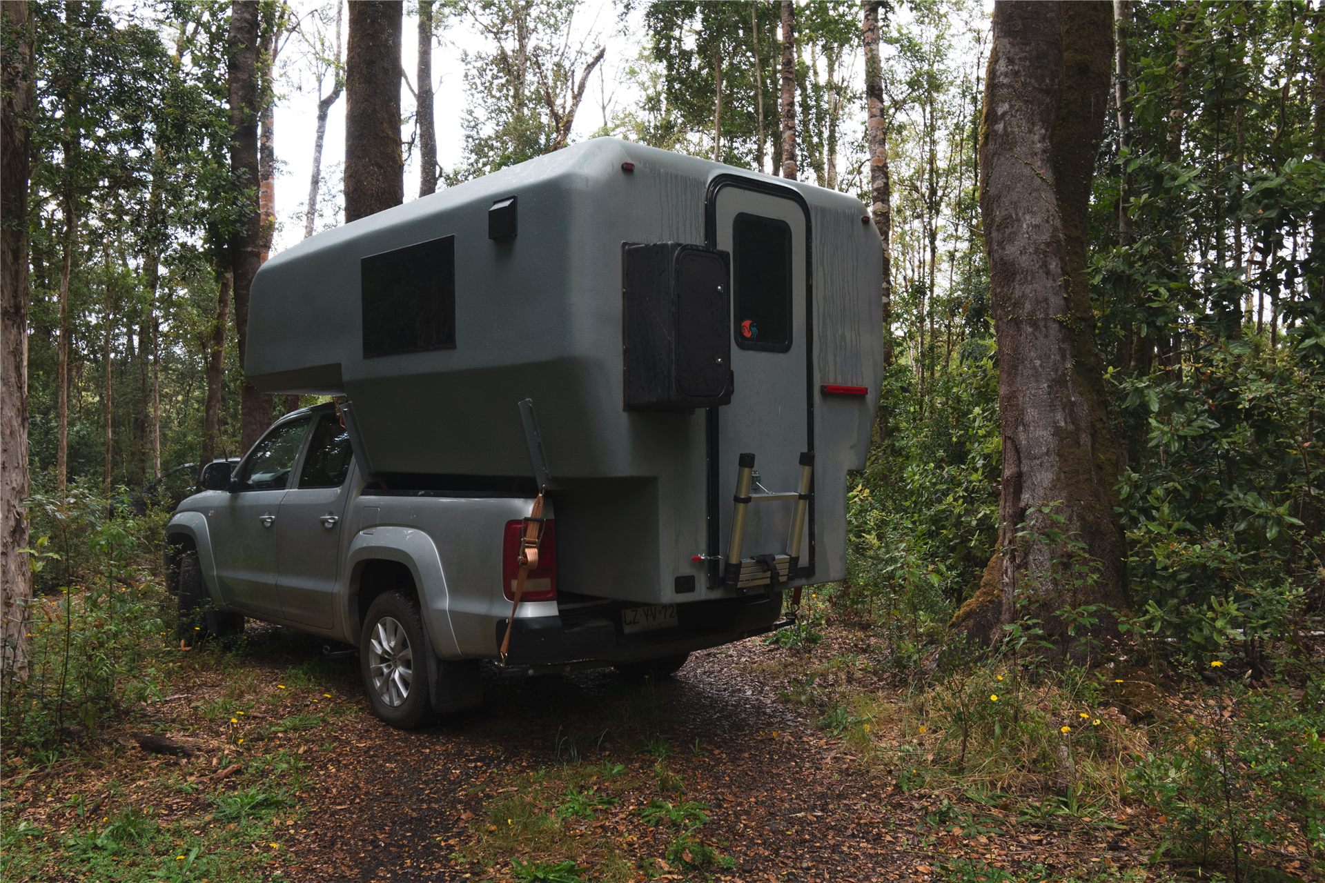 Nomads L camper truck exterior view 2